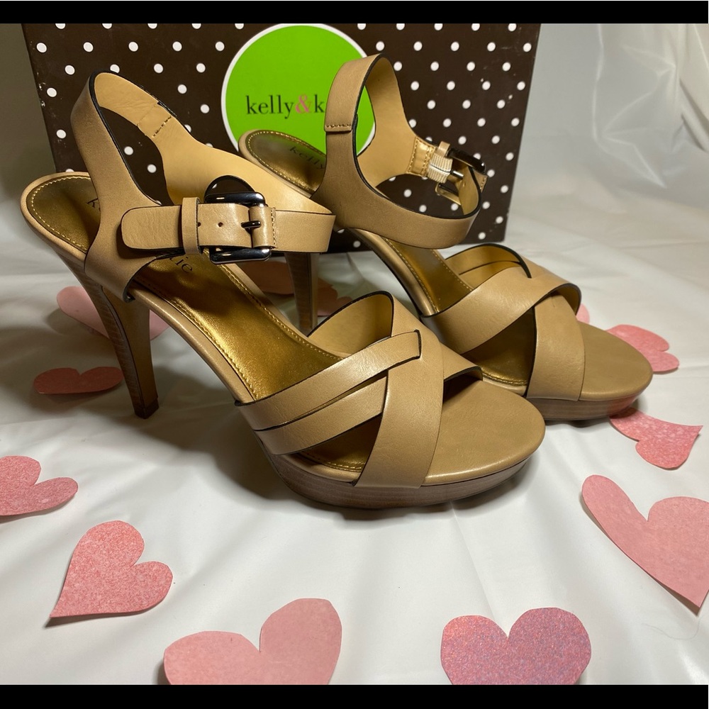 Kelly & Katie brown heels, EUC